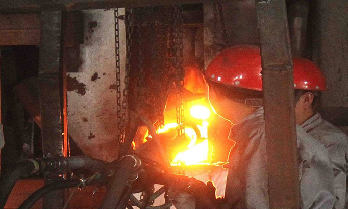 应用于玻璃窑大喧、加料口等部位的热修现场